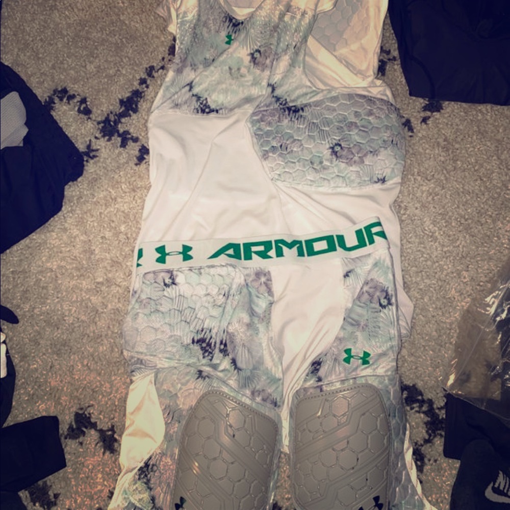 Under armour pro shorts and top set *padded size L